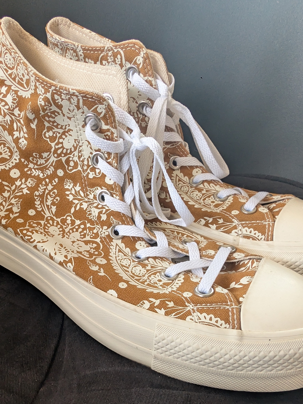 Converse Chuck Taylor High Top Platform Sneakers - Fall Florals "Wheat" Size 10 - Picture 2 of 8